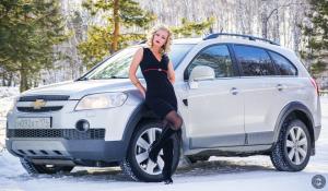 Обворожительная блондинка и ее Chevrolet Captiva
